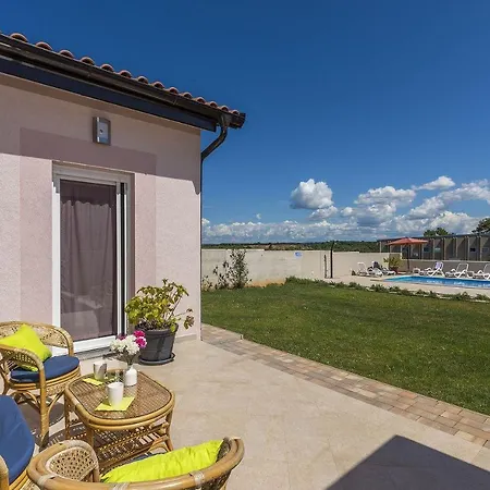 Ferienhaus Schöne Villa mit privatem Pool, Außenküche, WLAN, Klima nur 2 km vom Strand *