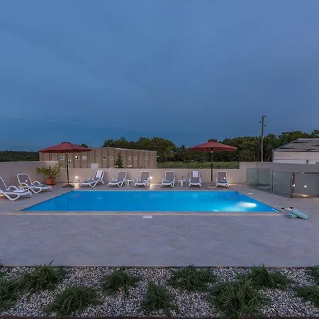 Schöne Villa mit privatem Pool, Außenküche, WLAN, Klima nur 2 km vom Strand