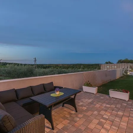 Ferienhaus Schöne Villa mit privatem Pool, Außenküche, WLAN, Klima nur 2 km vom Strand