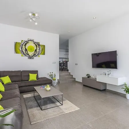 Schöne Villa mit privatem Pool, Außenküche, WLAN, Klima nur 2 km vom Strand