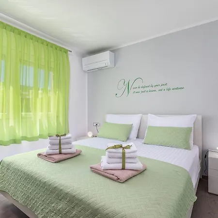 Ferienhaus Schöne Villa mit privatem Pool, Außenküche, WLAN, Klima nur 2 km vom Strand