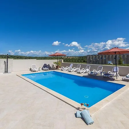 Schöne Villa mit privatem Pool, Außenküche, WLAN, Klima nur 2 km vom Strand