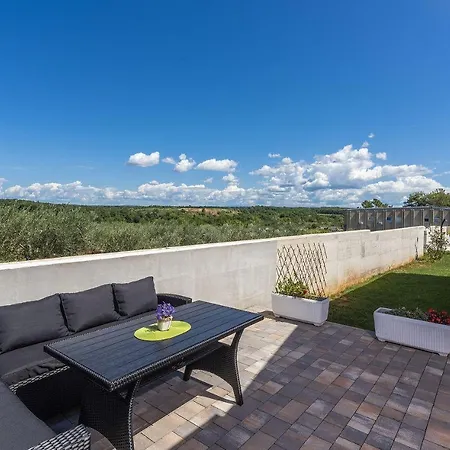 Schöne Villa mit privatem Pool, Außenküche, WLAN, Klima nur 2 km vom Strand Ferienhaus