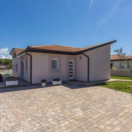 Ferienhaus Schöne Villa mit privatem Pool, Außenküche, WLAN, Klima nur 2 km vom Strand